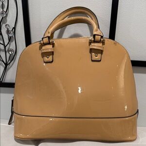 Elegant Tan Patent Leather Handbag ( This Bag Is Huge)